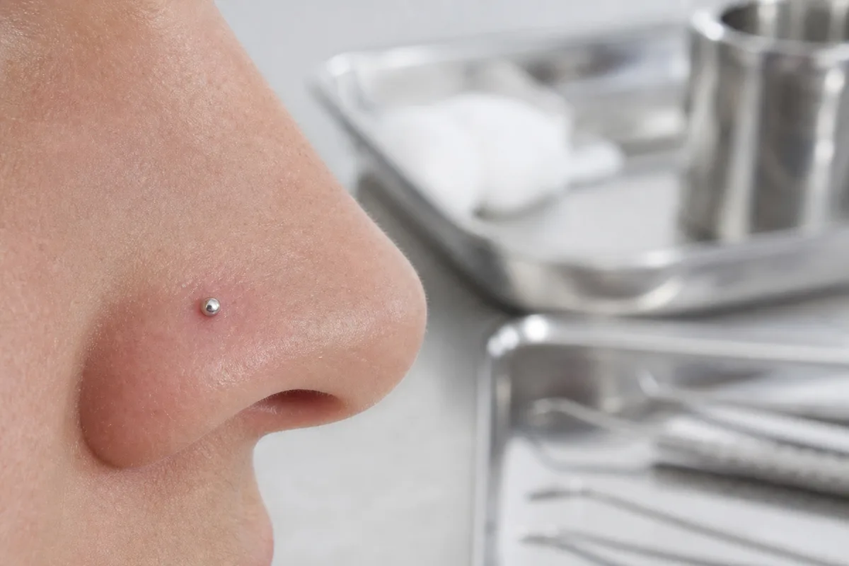 Cicatrisation d'un piercing au nez : durée et étapes